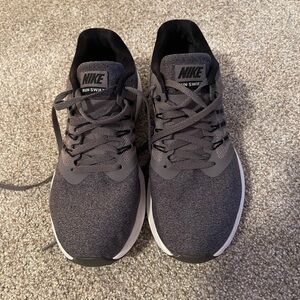 Nike Run Swift sneakers